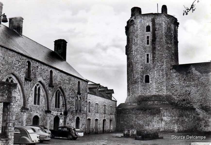 50 Bricquebec Le Vieux Chateau.jpg